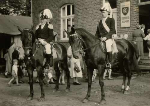 Theodor Klostermann auf Pferd Max + Herbert Börnemann